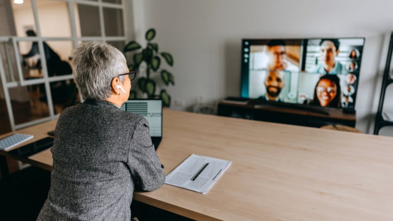 The Hybrid Meeting Etiquette Guide: How to Run Meetings That Work for Everyone