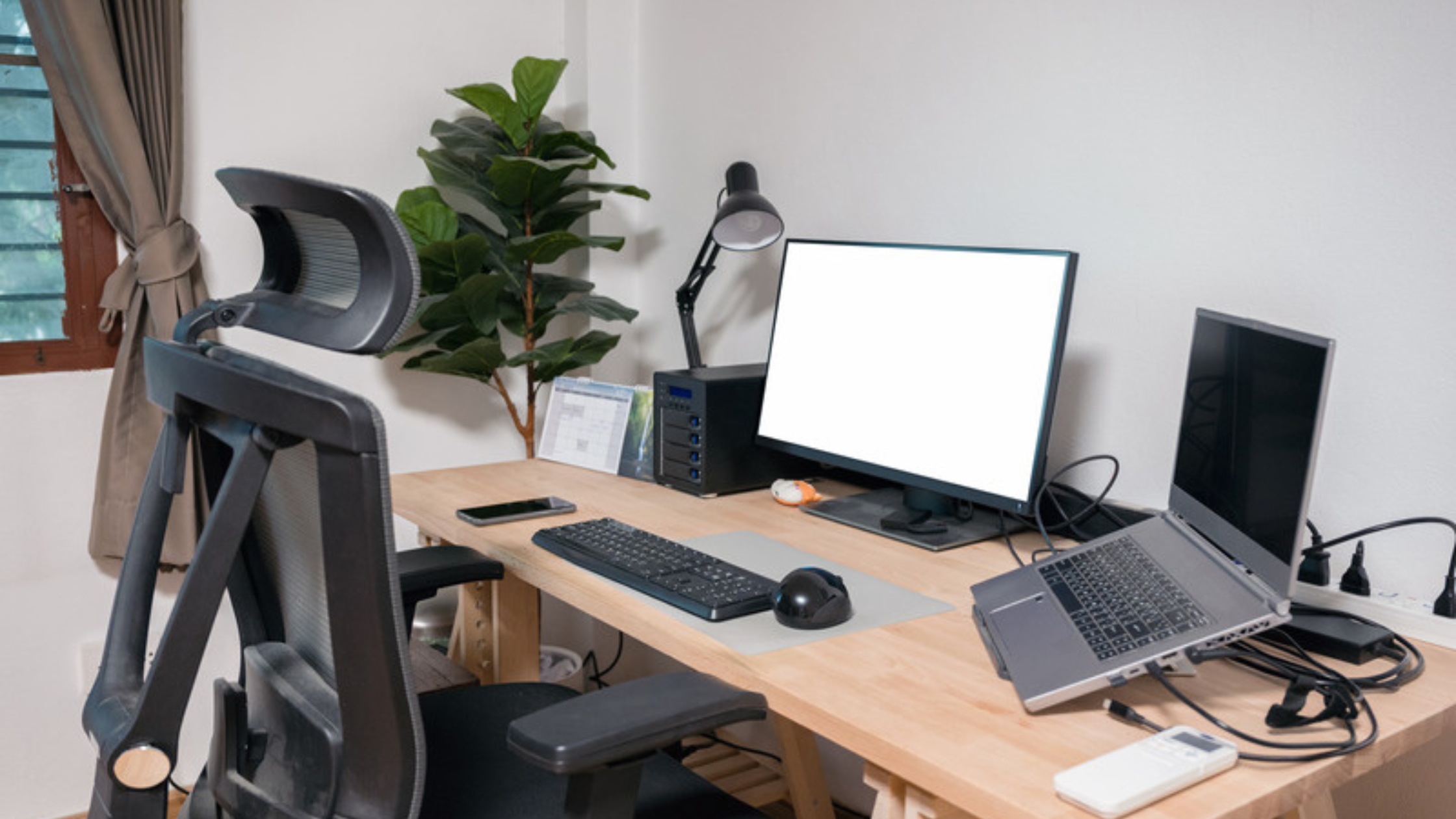 Setting Up a Home Office That Won't Wreck Your Back (or Your Budget)